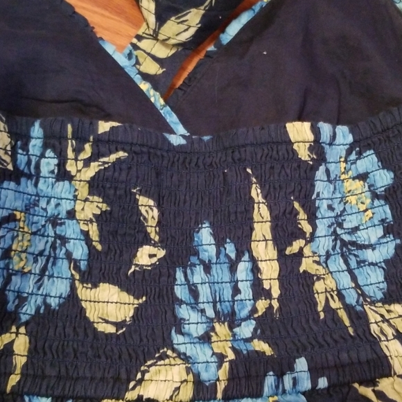 Abercrombie and Fitch halter dress med - Picture 3 of 5